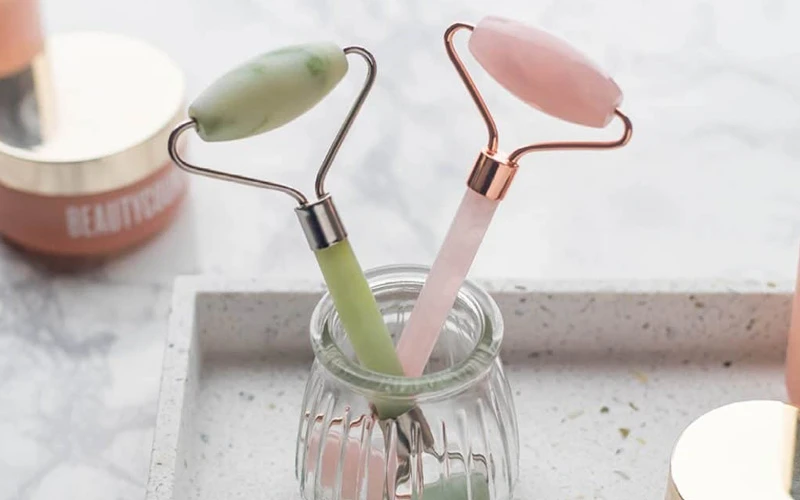 what is better rose quartz or jade roller