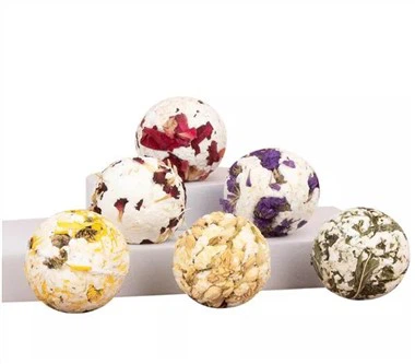 Bomba kąpielowa z prawdziwym suszonym kwiatem