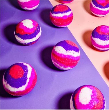 Malinowa bomba do kąpieli